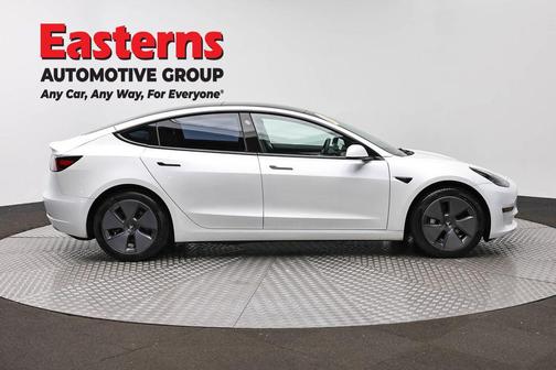 Pearl White Multi-Coat 2023 Tesla Model 3 Standard Range