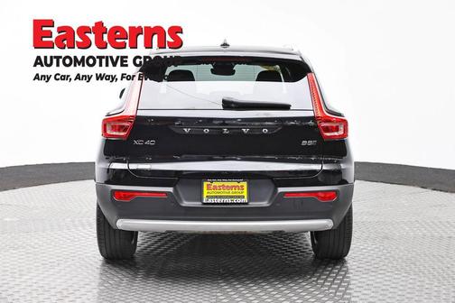 Onyx Black Metallic 2024 Volvo XC40 B5 Core