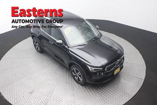Onyx Black Metallic 2024 Volvo XC40 B5 Core