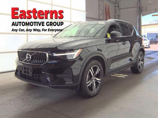 Onyx Black Metallic 2024 Volvo XC40 B5 Core