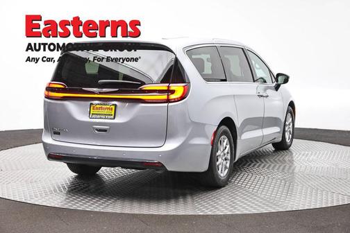 Silver Mist Clearcoat 2024 Chrysler Pacifica Touring L