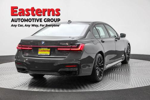 2022 BMW 740 i