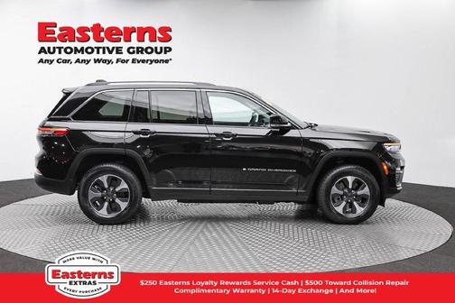 Diamond Black Crystal Pearlcoat 2023 Jeep Grand Cherokee 4xe Base