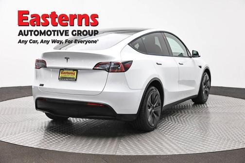 Pearl White Multi-Coat 2022 Tesla Model Y Long Range Dual Motor All-Wheel Drive