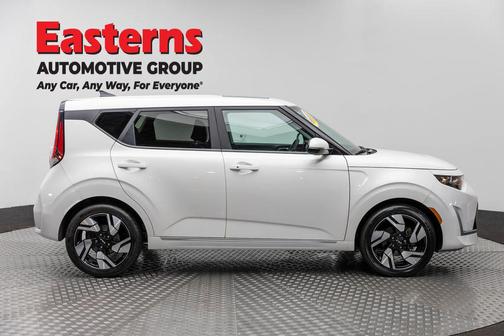 Snow White Pearl 2023 Kia Soul GT-Line