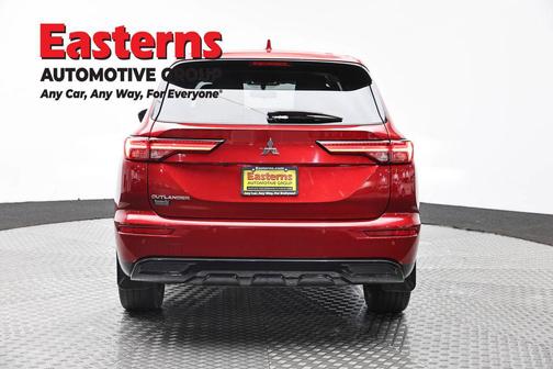Red Diamond 2022 Mitsubishi Outlander SE
