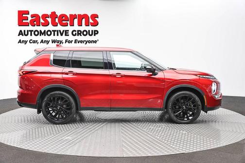 Red Diamond 2022 Mitsubishi Outlander SE