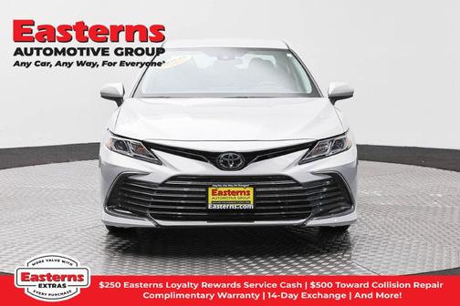 Ice 2023 Toyota Camry LE