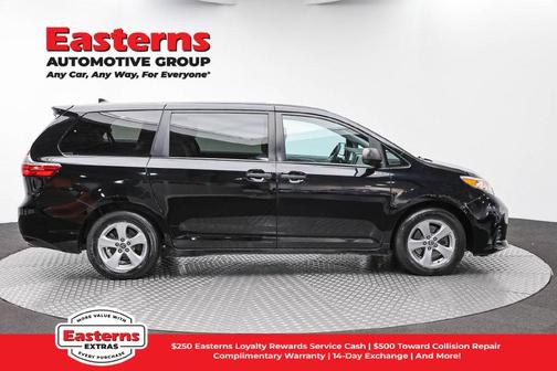 Midnight Black Metallic 2020 Toyota Sienna SE