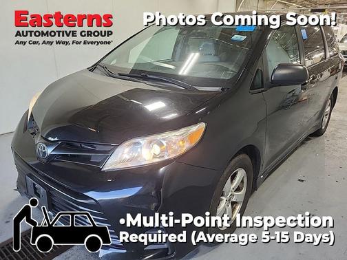 Midnight Black Metallic 2020 Toyota Sienna SE