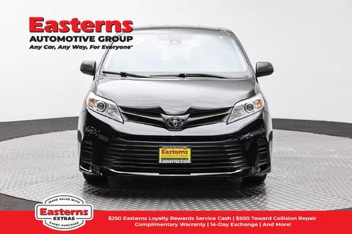 Midnight Black Metallic 2020 Toyota Sienna SE