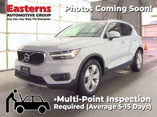 2021 Volvo XC40 T5 Momentum
