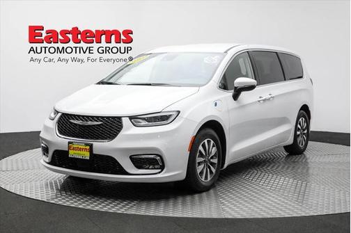2023 Chrysler Pacifica Hybrid Touring L