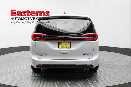 2023 Chrysler Pacifica Hybrid Touring L