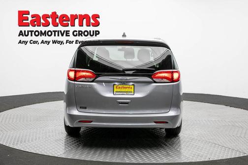Billet Silver Metallic Clearcoat 2021 Chrysler Voyager L