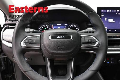 Diamond Black Crystal Pearlcoat 2022 Jeep Compass Latitude