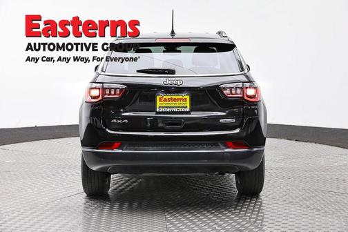 Diamond Black Crystal Pearlcoat 2022 Jeep Compass Latitude