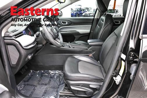 Diamond Black Crystal Pearlcoat 2022 Jeep Compass Latitude
