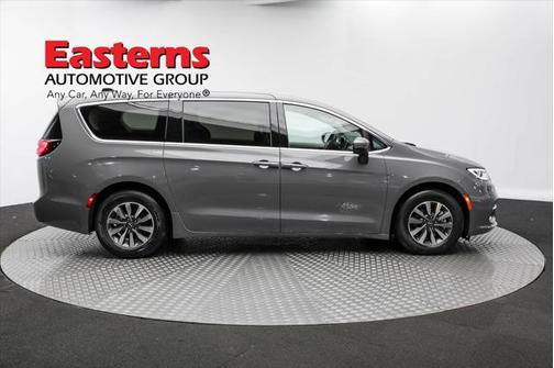 2023 Chrysler Pacifica Hybrid Touring L