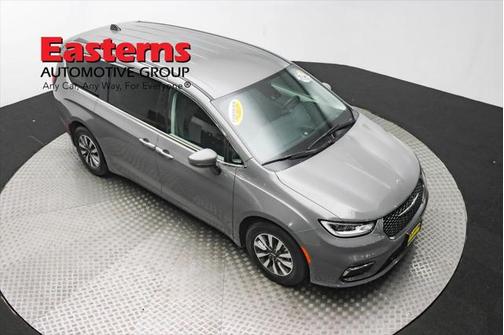 2023 Chrysler Pacifica Hybrid Touring L