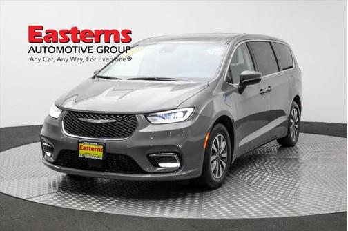 2023 Chrysler Pacifica Hybrid Touring L