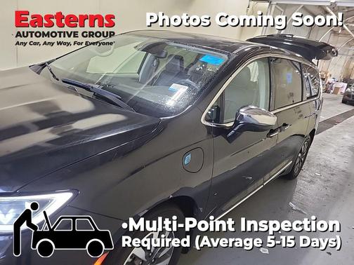 Brilliant Black Crystal Pearlcoat 2023 Chrysler Pacifica Hybrid Limited