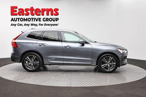 Gray Metallic 2019 Volvo XC60 T6 Momentum