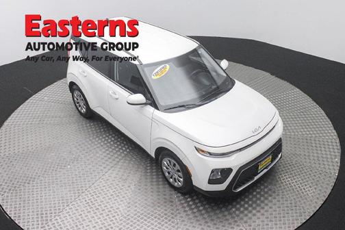 Snow White Pearl 2022 Kia Soul LX