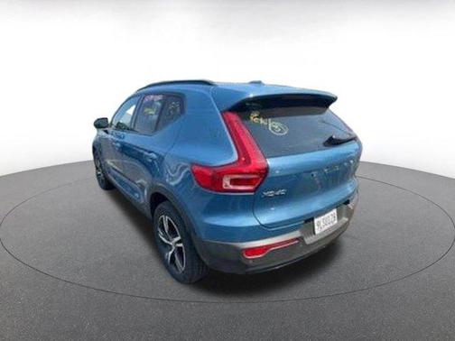 2024 Volvo XC40 CORE