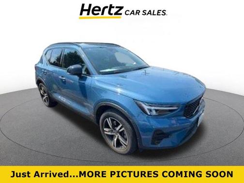 2024 Volvo XC40 CORE