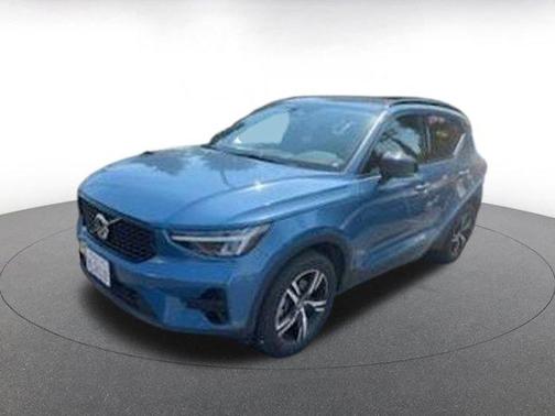 2024 Volvo XC40 CORE