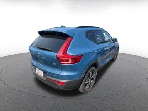 2024 Volvo XC40 CORE