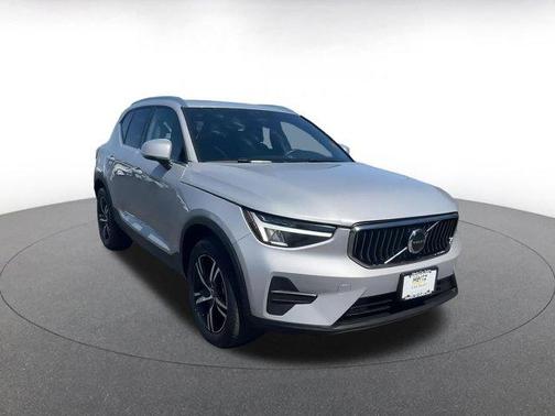 2024 Volvo XC40 CORE