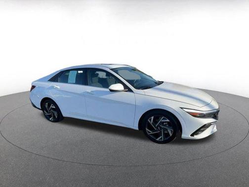2025 Hyundai ELANTRA SEL