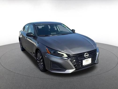 Gun Metallic 2025 Nissan Altima SV FWD