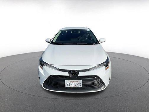 Ice Cap 2025 Toyota Corolla LE