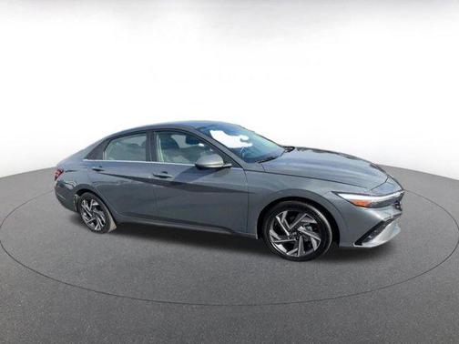 2025 Hyundai ELANTRA SEL