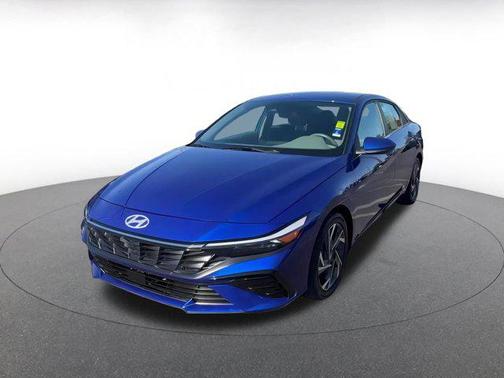 2025 Hyundai ELANTRA SEL