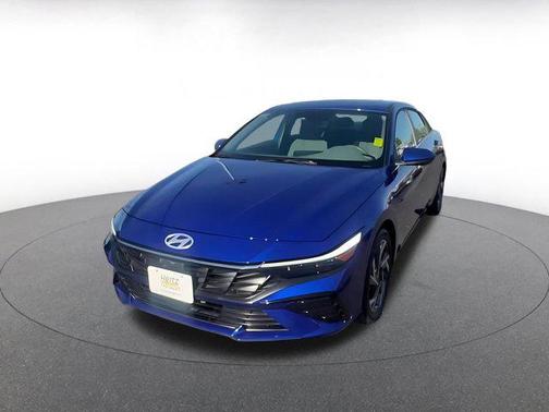 2025 Hyundai ELANTRA SEL