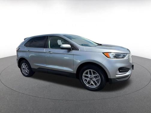 Iconic Silver Metallic 2024 Ford Edge SEL