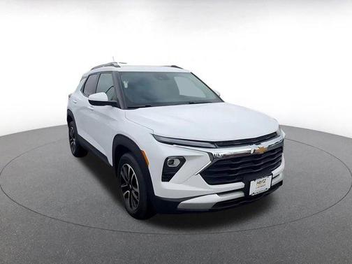 Summit White 2025 Chevrolet Trailblazer LT