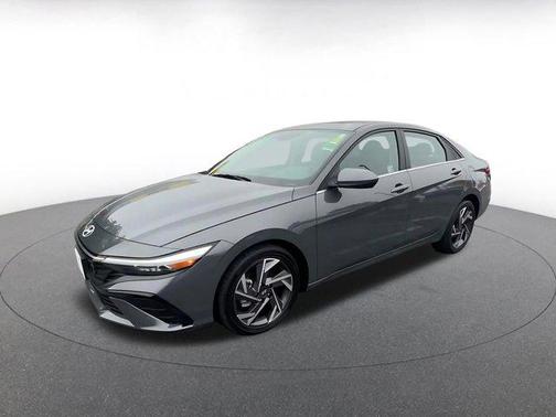 2025 Hyundai ELANTRA SEL