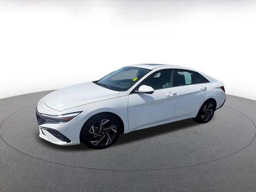 2025 Hyundai ELANTRA SEL