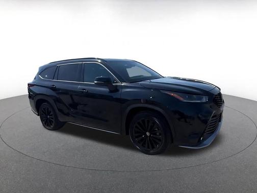 Midnight Black Metallic 2025 Toyota Highlander XSE