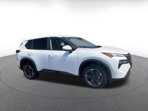 Everest White Pearl 2025 Nissan Rogue SV