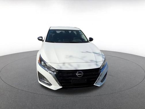 Glacier White 2025 Nissan Altima SV FWD