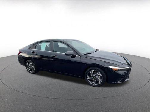 2025 Hyundai ELANTRA SEL
