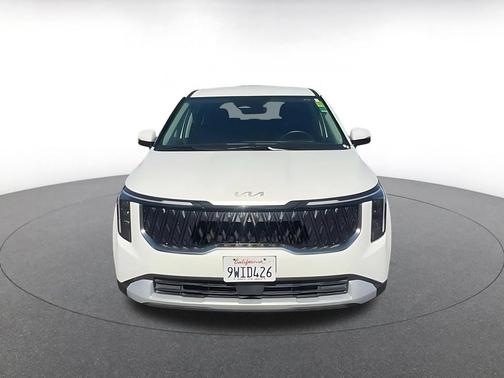 Snow White Pearl 2026 Kia Carnival LXS