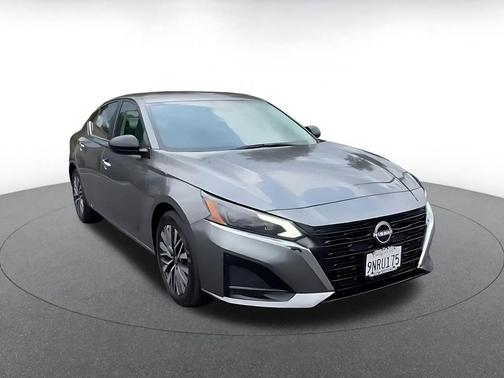 Gun Metallic 2025 Nissan Altima SV FWD