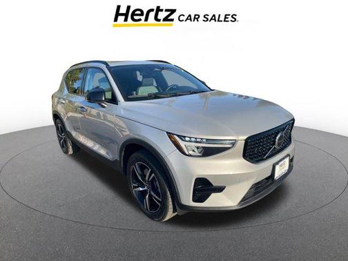 2024 Volvo XC40 CORE
